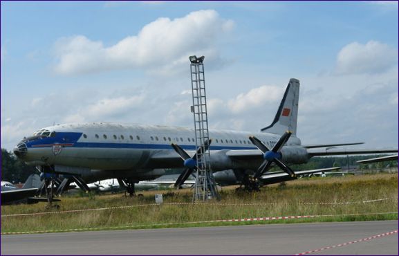 TU-114 to największy samolot turbośmigłowy