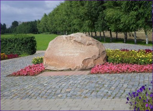 Kamień pamiątkowy Simonov
