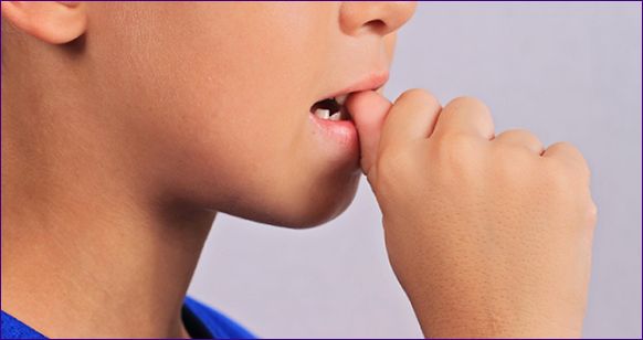Jak powstrzymać dzieci przed obgryzaniem paznokci